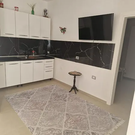 Tirana * تيرانا